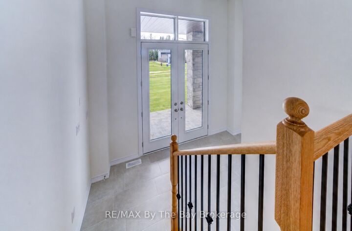 Property Photo: 61 Rosanne Circle ON L9Z 0M8