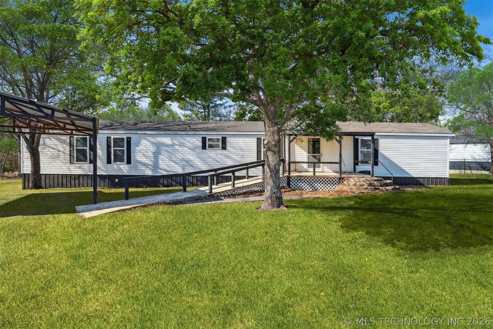 Property Photo:  69915 S 334 Road  OK 74467 