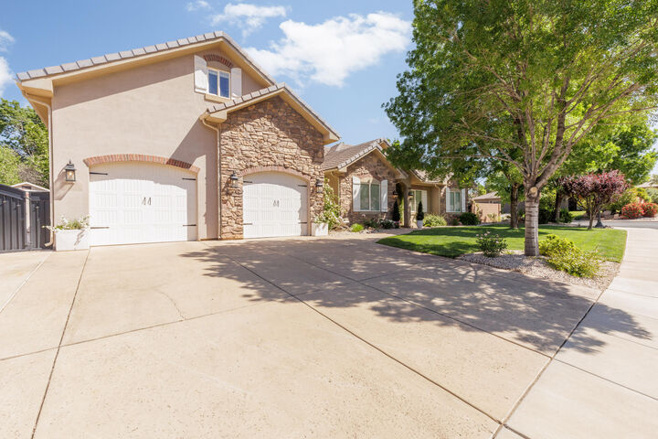 Property Photo:  795 E Desert Bloom Ct  UT 84780 