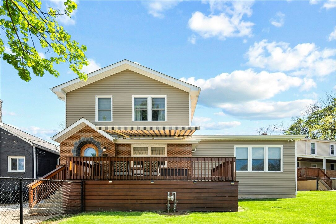Property Photo:  333 Redwood St  PA 15210 