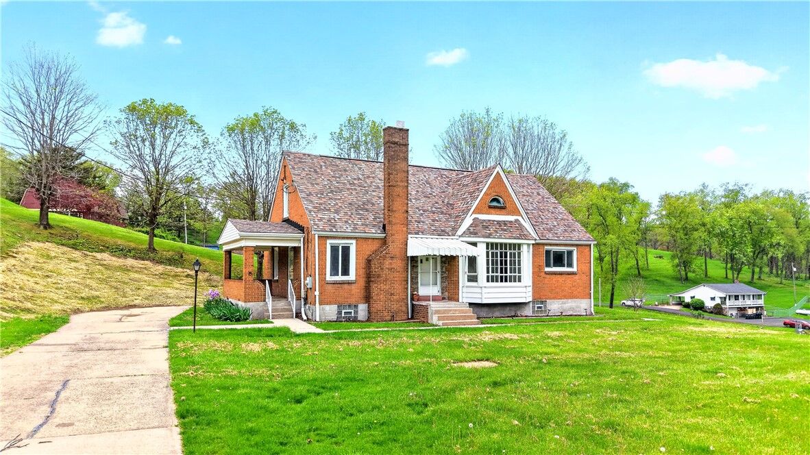 Property Photo: 692 Simpson Howell Road PA 15037