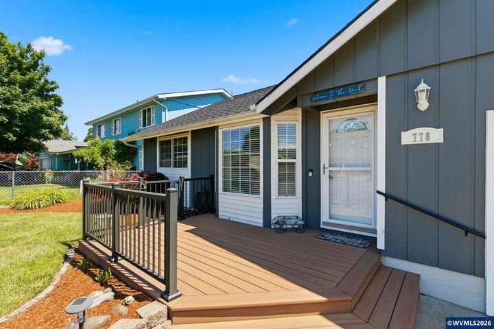 Property Photo: 778 49th Av SE OR 97317