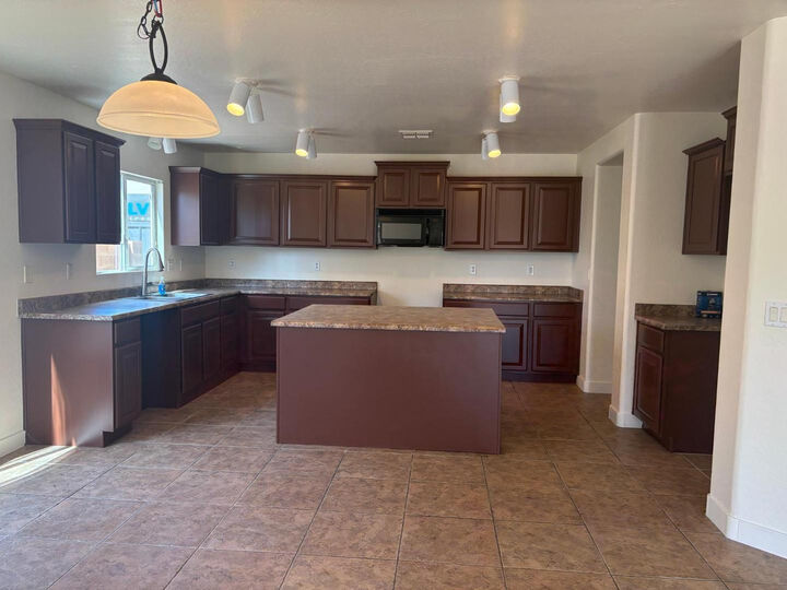 Property Photo:  28087  AZ 85143 