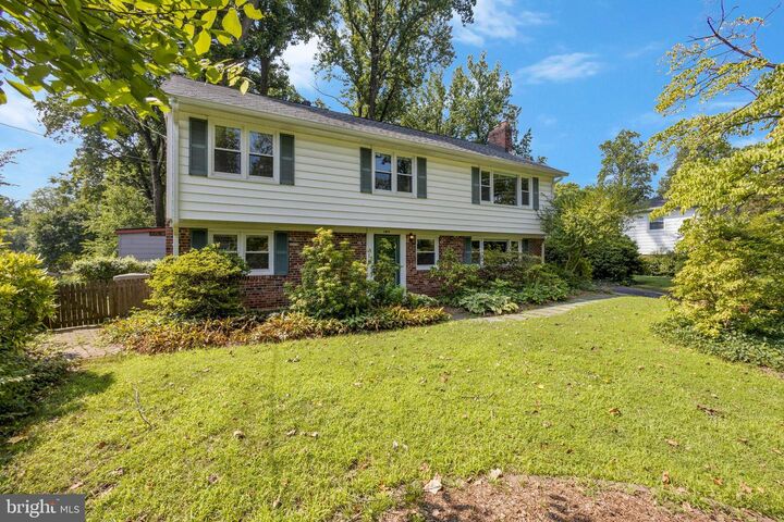 Property Photo:  1411 S West Street  VA 22046 