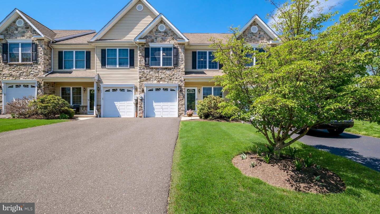Property Photo: 23 Woodspring Circle PA 18960