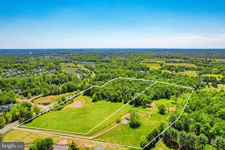 Property Photo:  40297 Braddock Road  VA 20105 