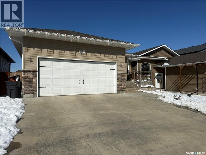 Property Photo:  724 Quessy Drive  SK S0K 0A2 