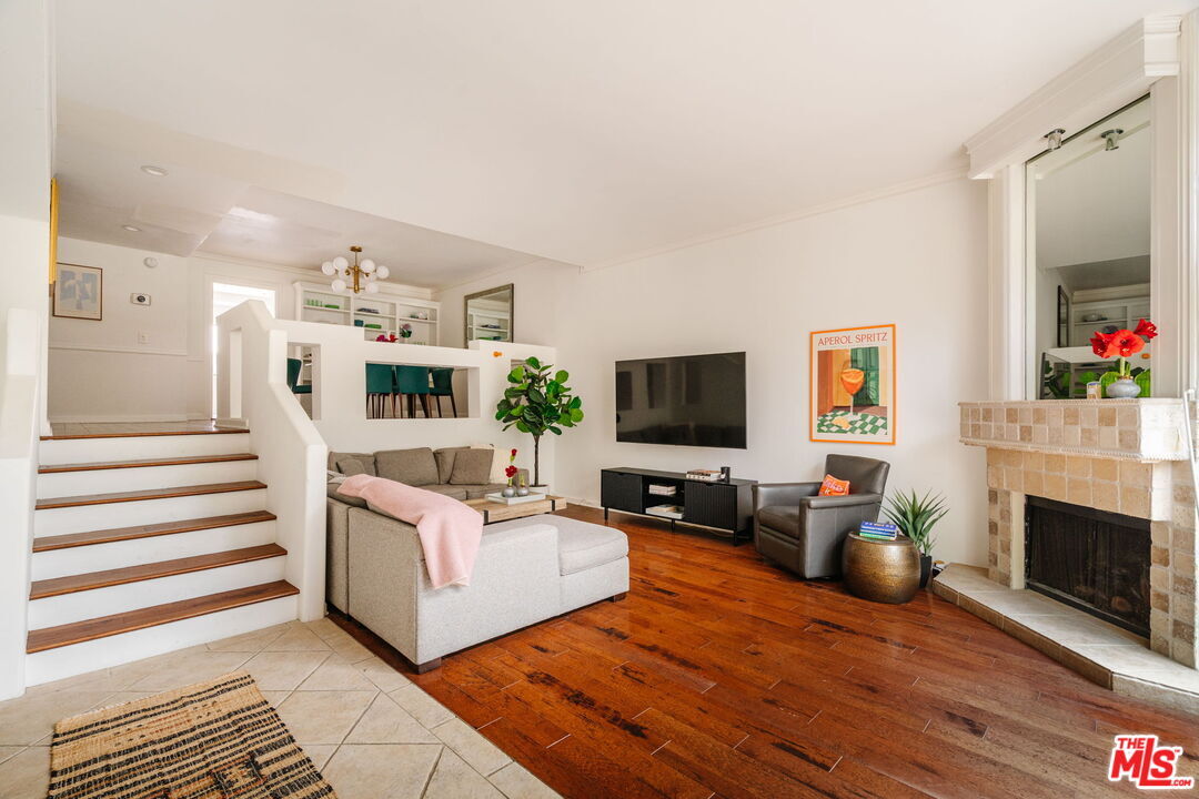 Property Photo:  4608 Glencoe Ave  CA 90292 
