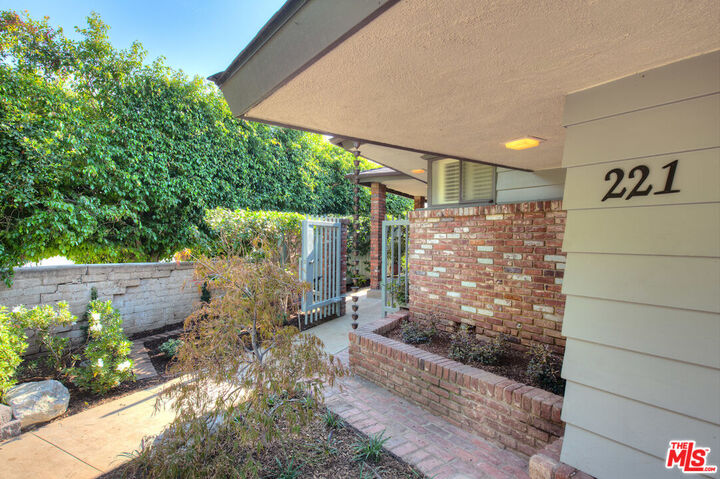 Property Photo:  221 S Carmelina Ave  CA 90049 