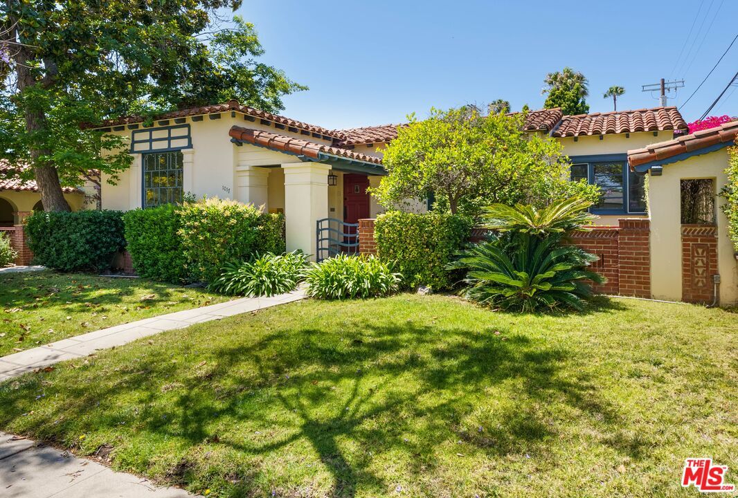 Property Photo:  1017 S Orlando Ave  CA 90035 