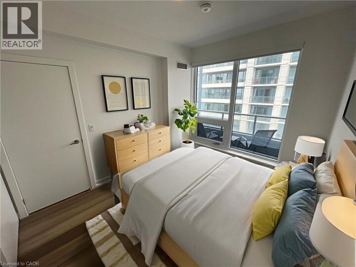 Property Photo: 15 South Wellington Street South 1701 ON N2G 0E4
