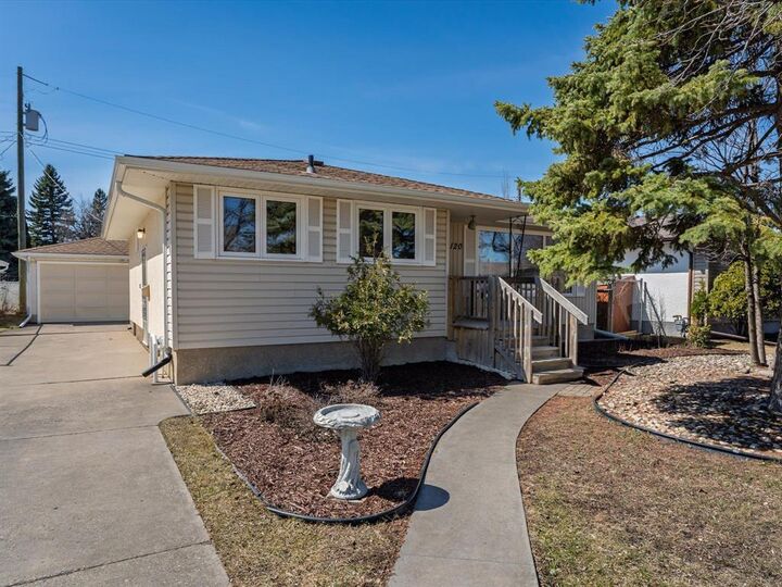 Property Photo:  120 Ridley Place  MB R2Y 1E6 