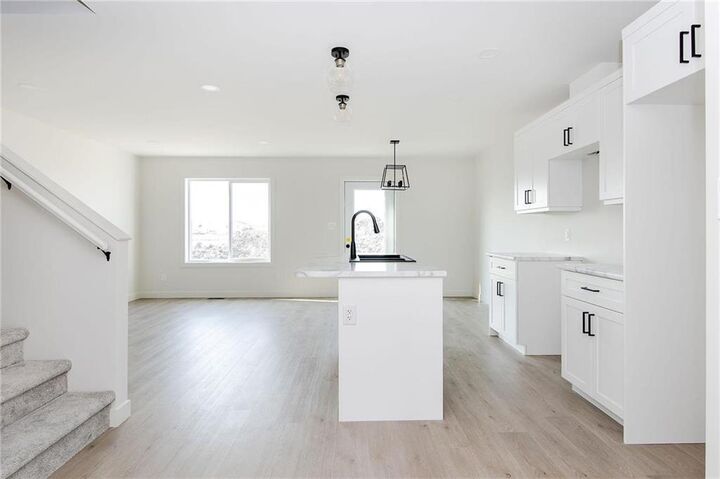 Property Photo:  69 Kootenay Way  MB R5G 2Y1 