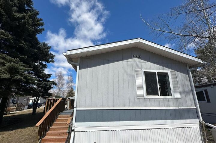 Property Photo:  23 Westpark Place  MB R0J 1H0 