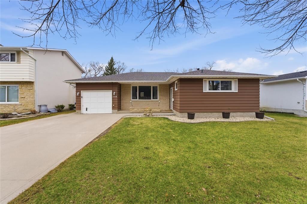 Property Photo:  130 Emerald Grove Drive  MB R3J 1H2 