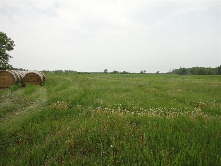 Property Photo:  4 Railway Street  MB R0C 2W0 