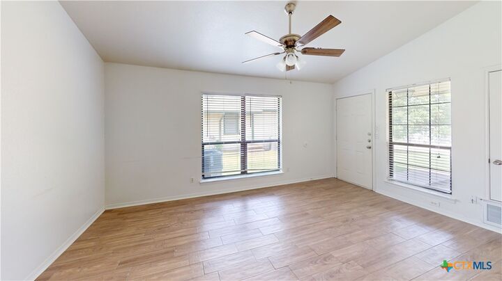 Property Photo: 802 Hackberry Street B TX 76522