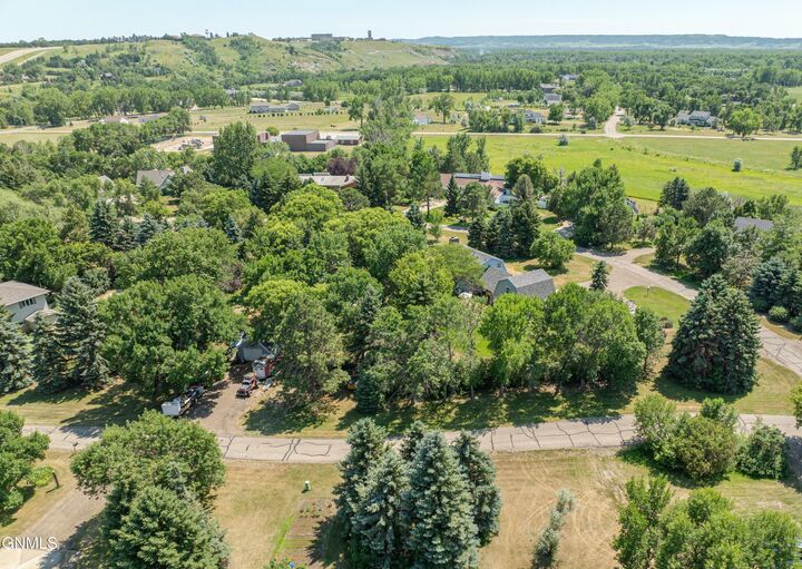 Property Photo:  2234 Sherman Drive  ND 58504 