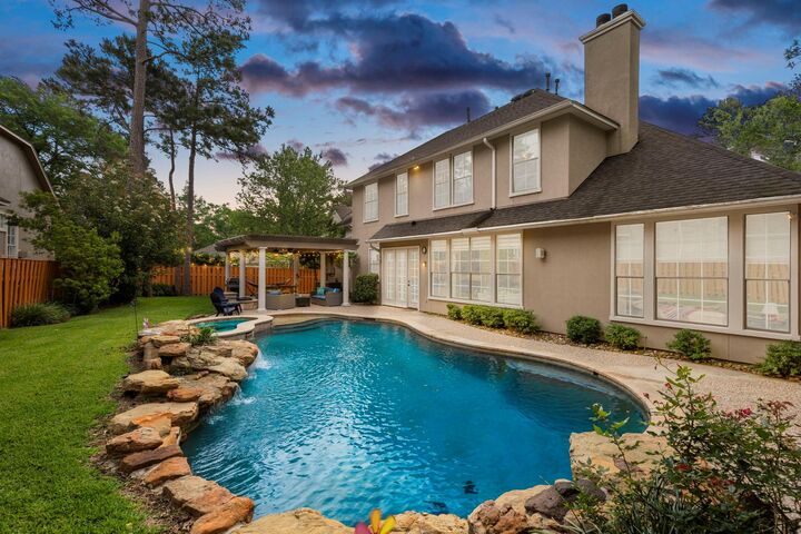 Property Photo: 107 E Mirror Ridge Circle TX 77382