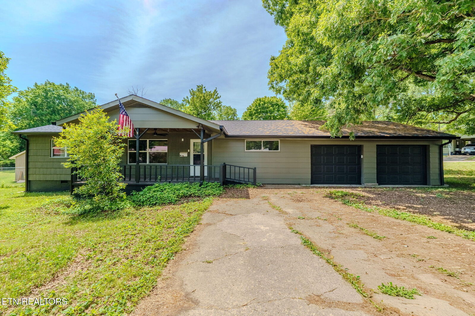 Property Photo:  415 North Ave  TN 37303 