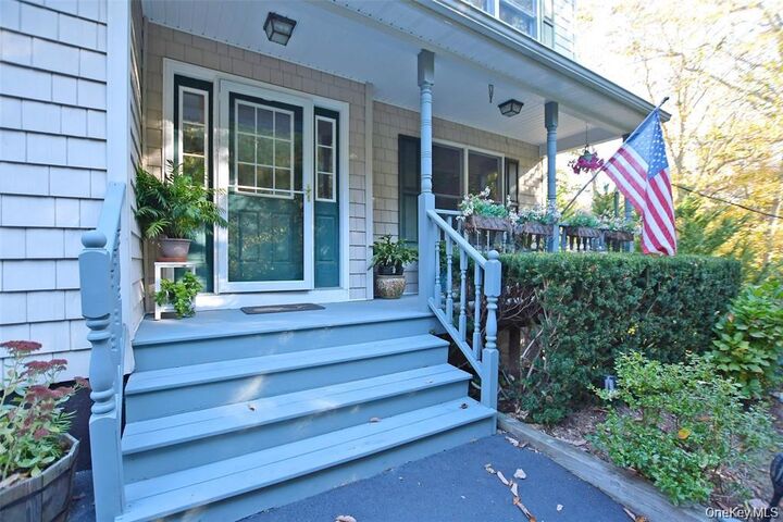 Property Photo:  64 Glen Road  NY 11933 