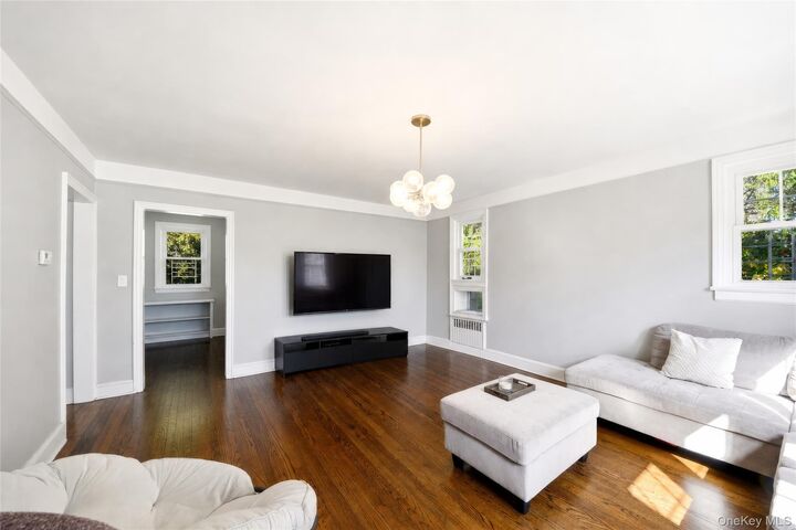 Property Photo:  137 Morsemere Terrace 1  NY 10703 