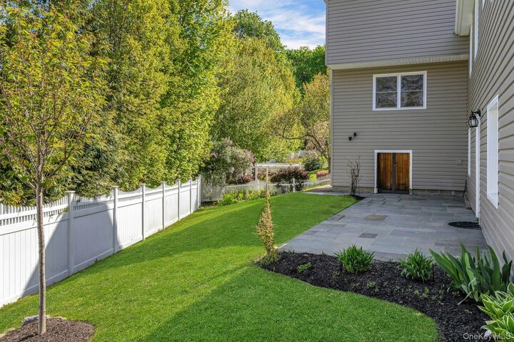 Property Photo:  40 Woodland Road  NY 10507 