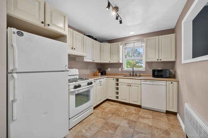 Property Photo:  133-3 S Highland Avenue 5B  NY 10562 