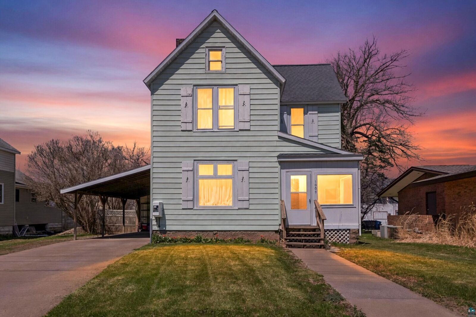 Property Photo:  1009 Main St W  WI 54806 