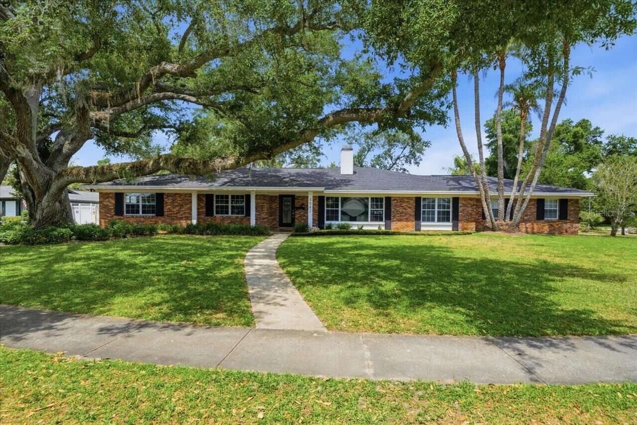 Property Photo:  3042 Samara Drive  FL 33618 