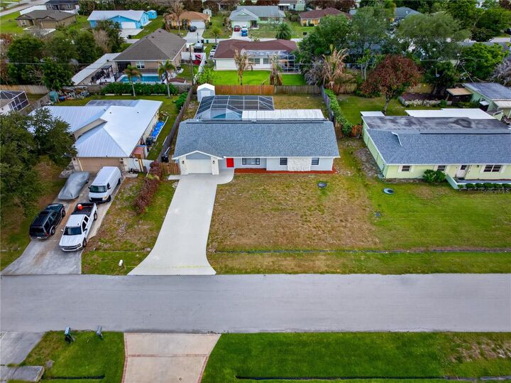 Property Photo:  214 SE Duval Avenue  FL 34983 