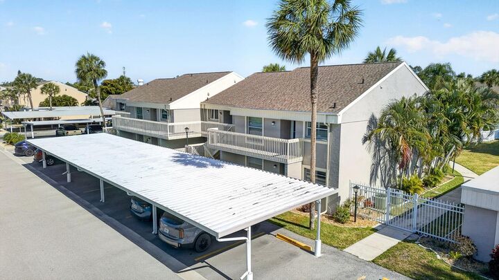 Property Photo:  5934 7th Avenue W 5934  FL 34209 