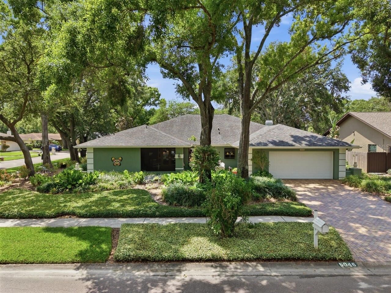 Property Photo:  5046 Barrowe Drive  FL 33624 