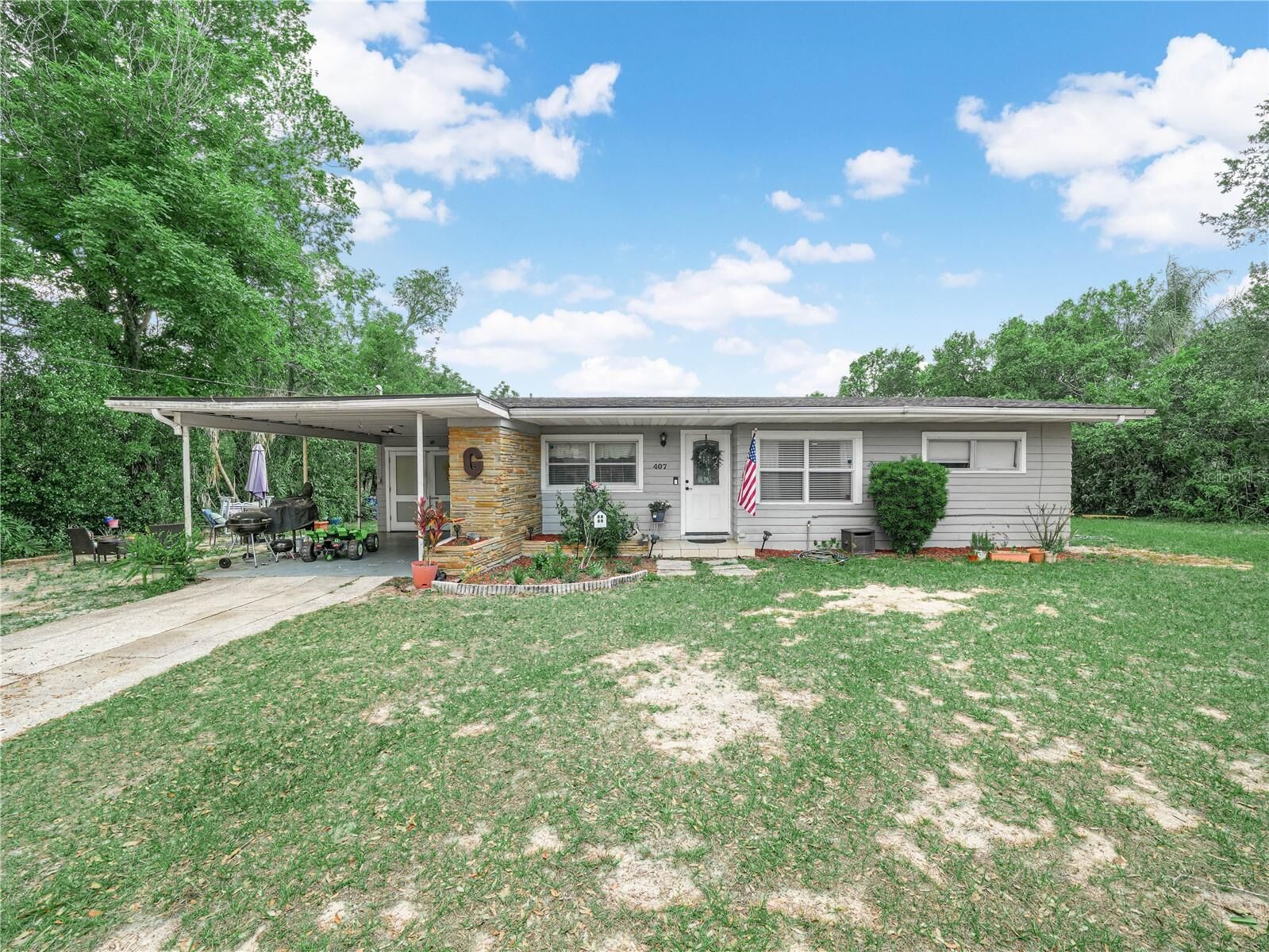 Property Photo:  407 S 12th Street  FL 33853 