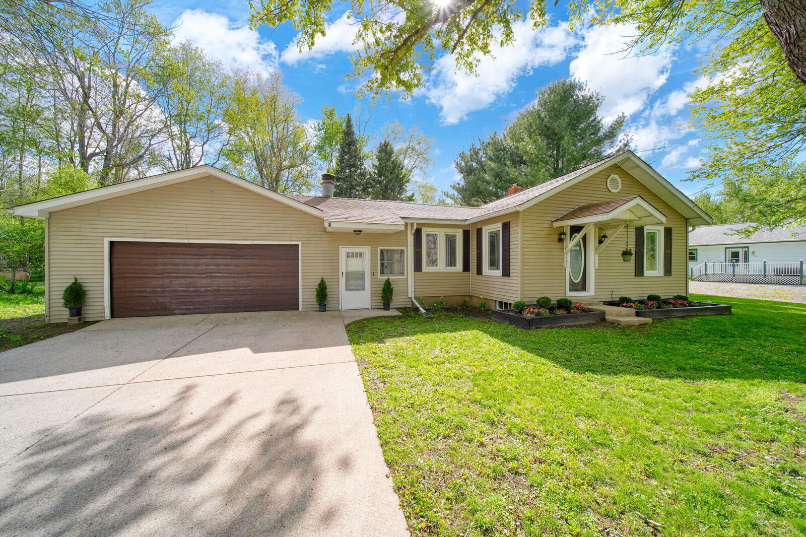 Property Photo:  5140 Clinton Road  MI 49201 