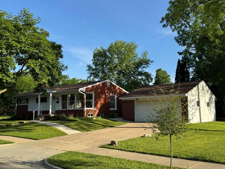 Property Photo:  1720 Avondale Avenue  MI 48103 