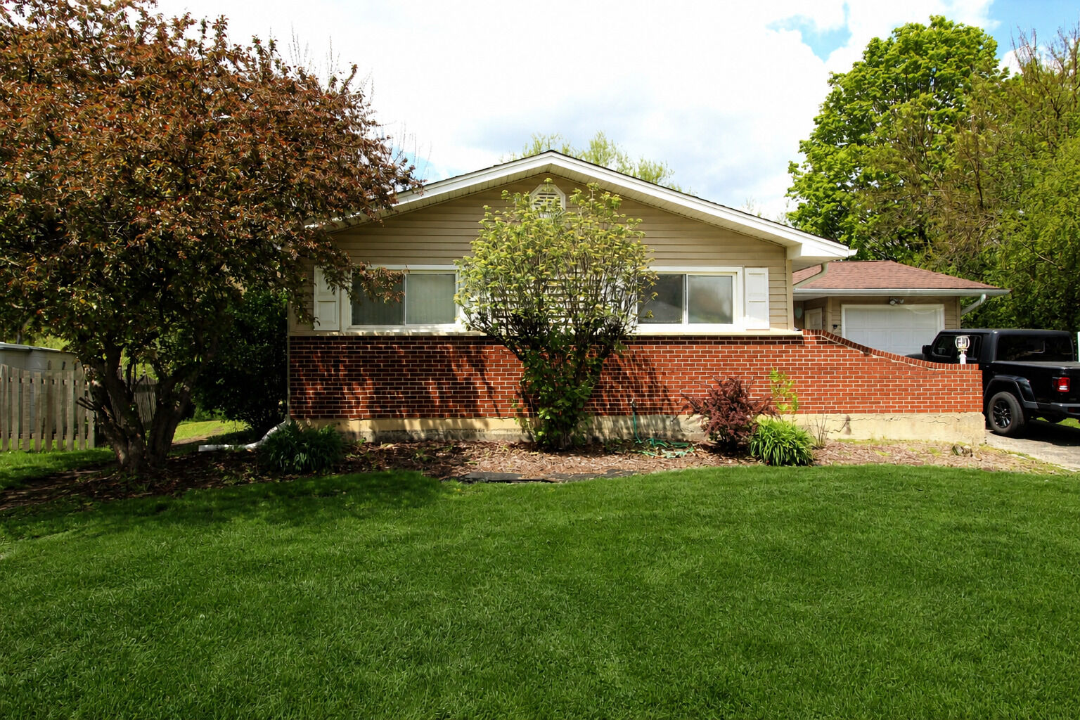 Property Photo:  