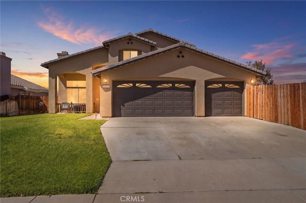 Property Photo:  12184 Knoll Crest  CA 92040 