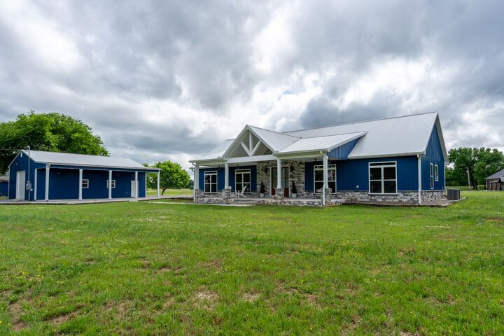 Property Photo:  1801 Twin Caves Dr  TN 37091 