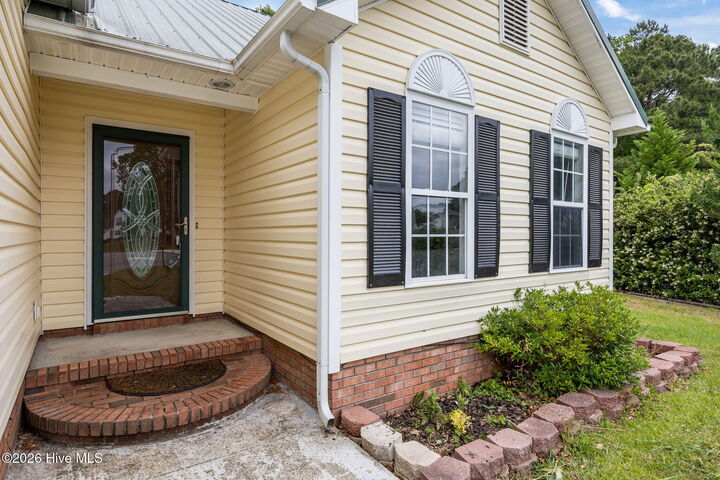 Property Photo:  405 W Regent Court  NC 28546 