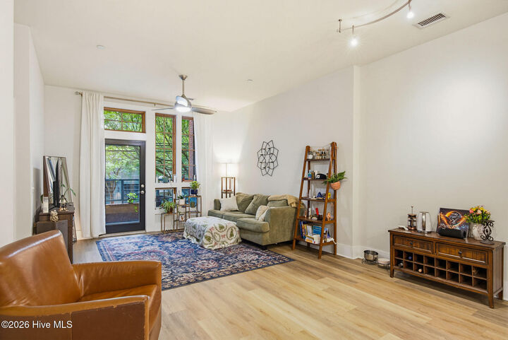 Property Photo:  801 N 4th Street Apartment 204  NC 28401 