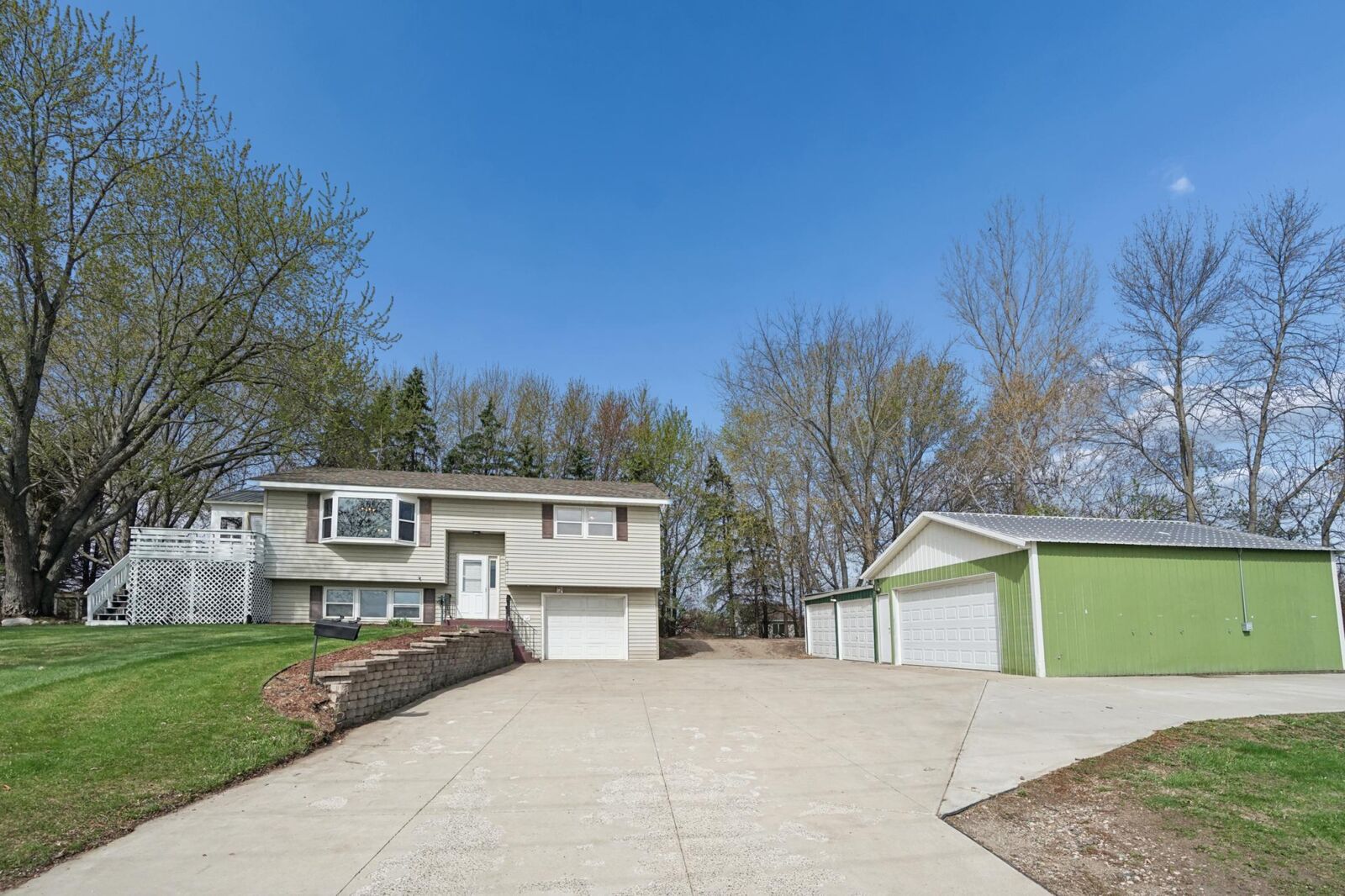 Property Photo:  521 Spruce Avenue N  MN 55358 
