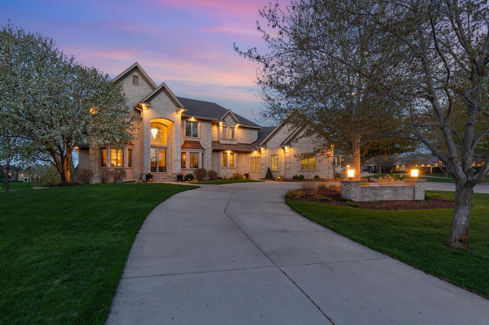 Property Photo:  18434 Bearpath Trail  MN 55347 