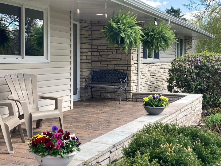 Property Photo:  124 Ardmore Drive  MN 55422 
