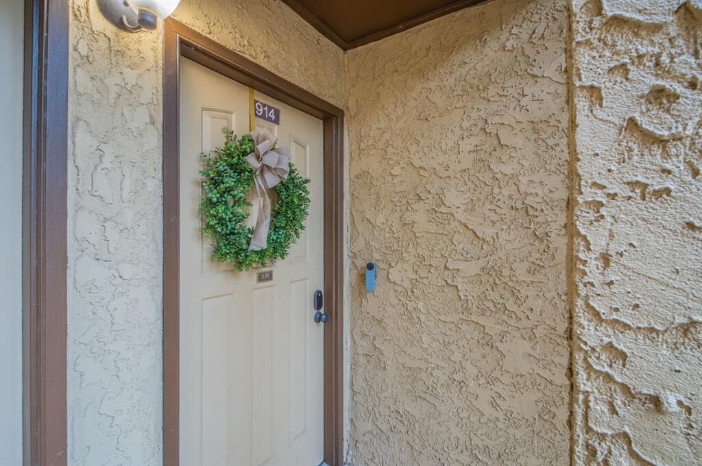 Property Photo:  1901 Cloisters Drive 914  TX 76011 
