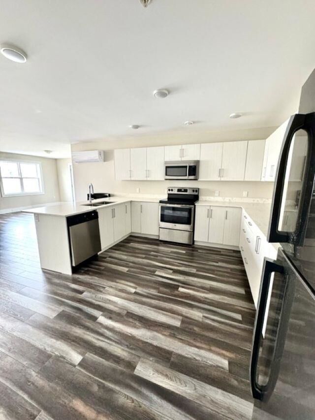 29 Stratford Road 208 — photo 1