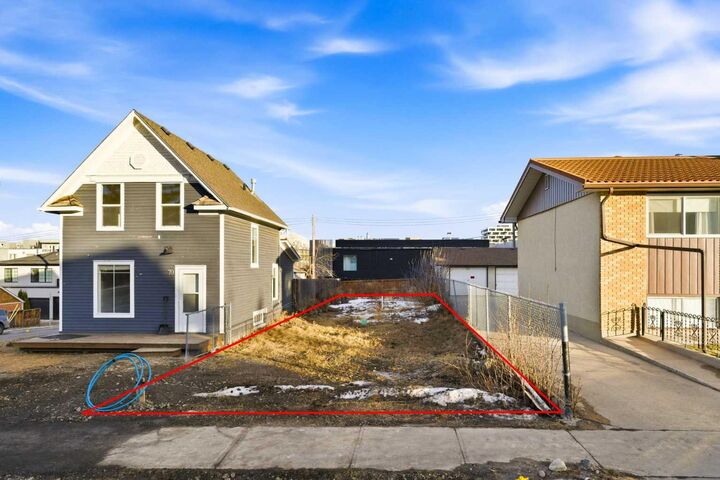 Property Photo: 68 7 Street NE AB T2E 4B7