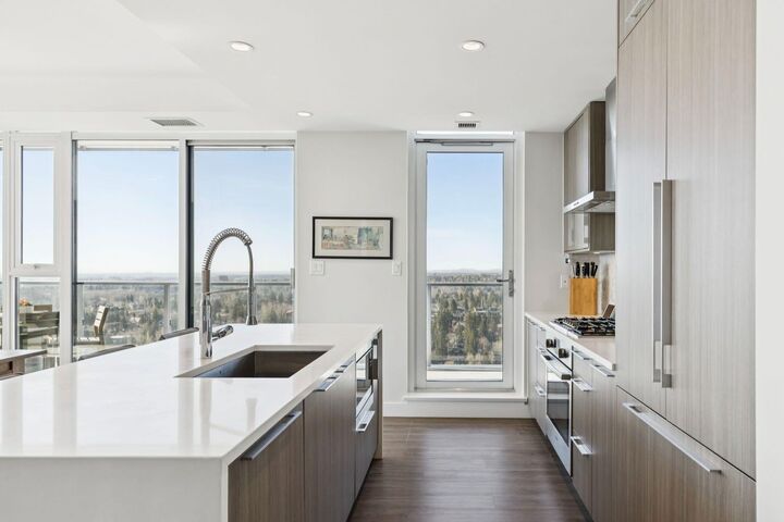 Property Photo:  930 16 Avenue SW 2804  AB T2R 1C9 