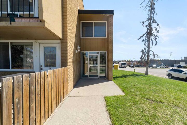 Property Photo: 7007 4A Street SW 112 AB T2V 1A1