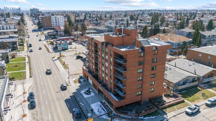Property Photo: 2909 17 Avenue SW 203 AB T3E 0B1